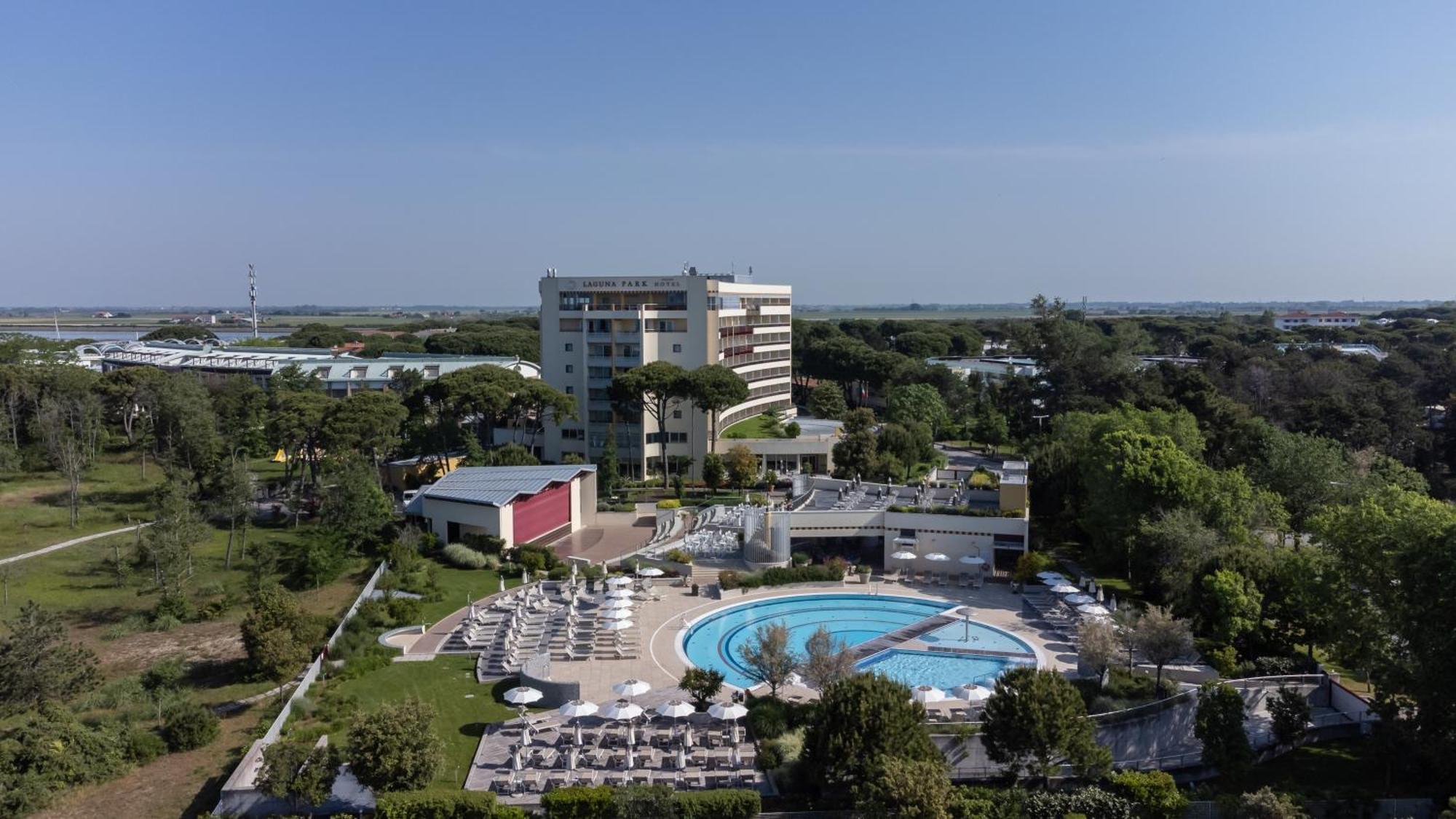 Laguna Park Hotel 4Superior Бибионе Экстерьер фото